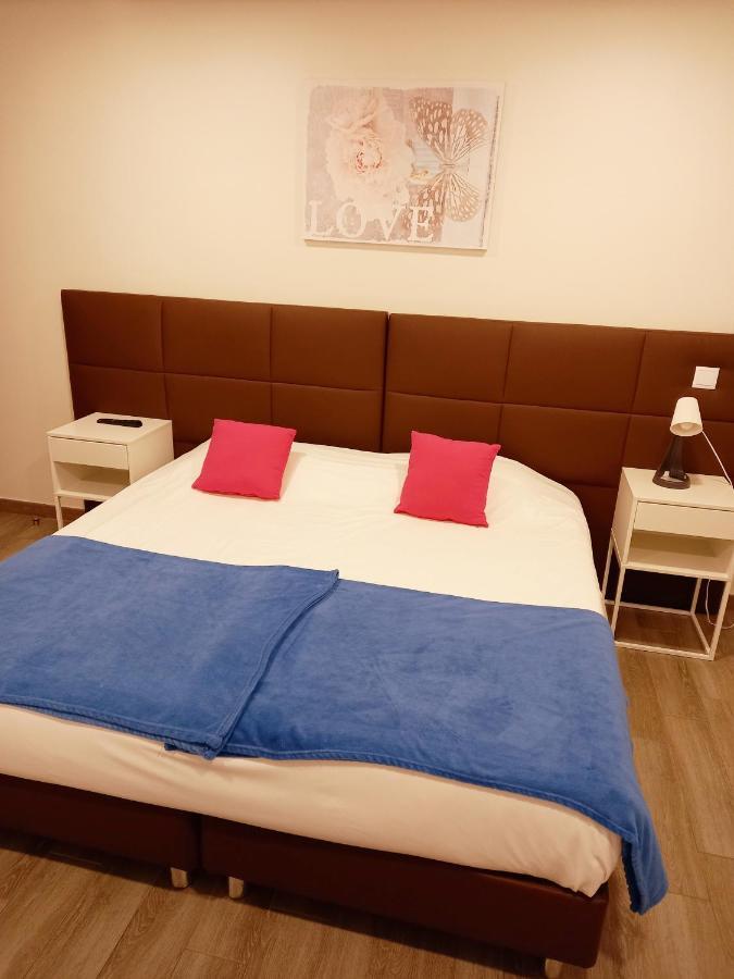 Hotel M&R Ifs ภายนอก รูปภาพ