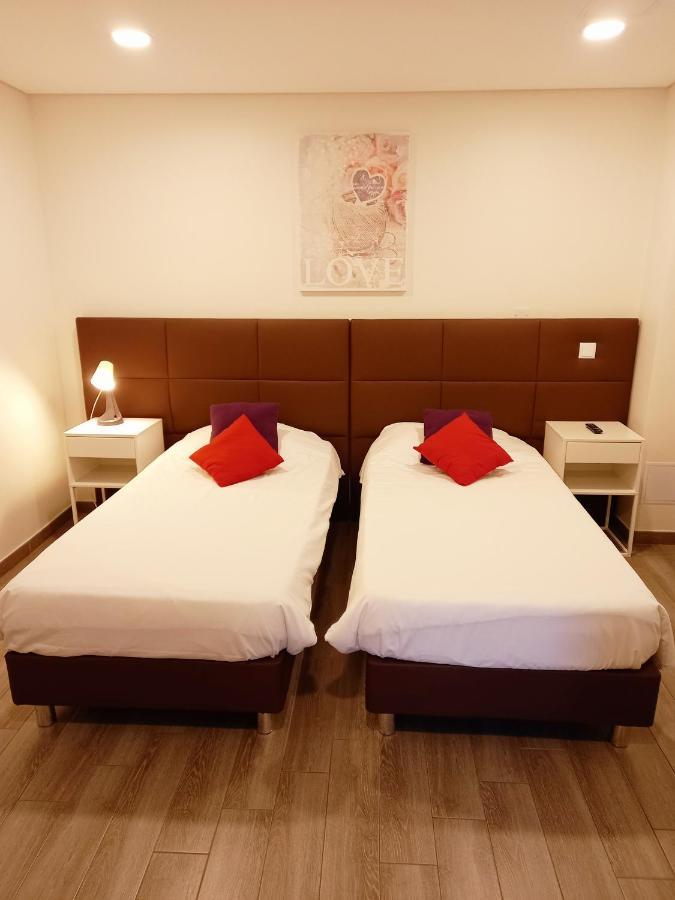 Hotel M&R Ifs ภายนอก รูปภาพ
